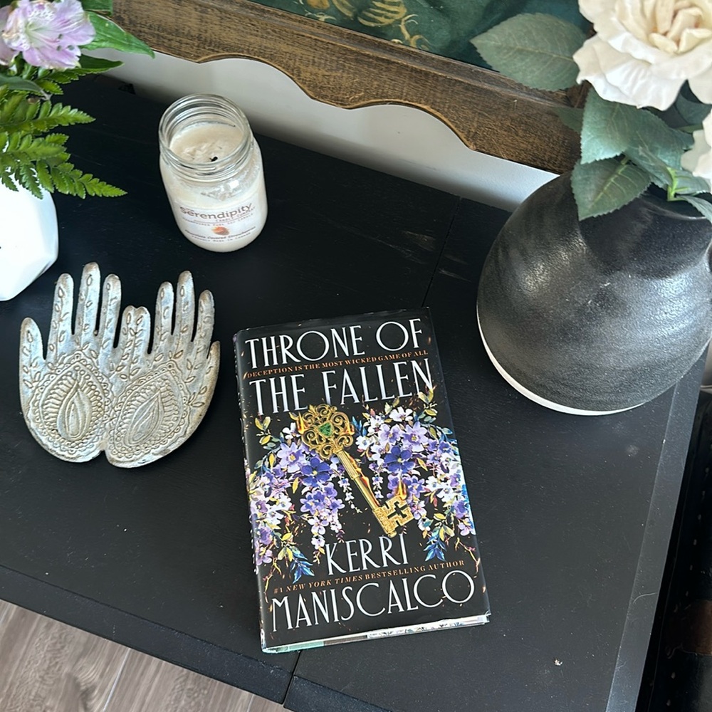 Book - Throne of the Fallen by Kerri Maniscalco
